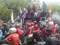 Aliansi Buruh Bekasi Melawan Melakukan Demo Menuntut Kenaikan UMK tahun 2022