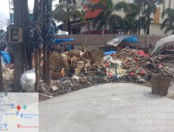Tumpukan Sampah Di Pasar Tumpah Cikarang Ganggu Kenyamanan, LSM Ganas Minta UPTD Pasar Bertanggung Jawab.