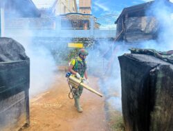 Satgas Habema Bersama Warga Kamat Kerja Bakti Fogging Gereja